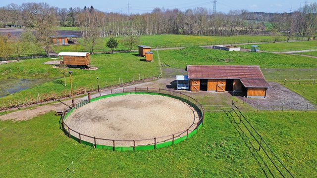 2320JB Germany, Lower Saxony, Heeslingen - house with horsestables for sale