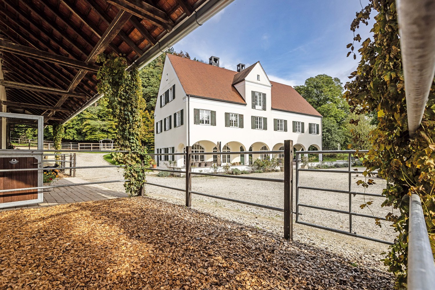 2422 germany, bavaria, luxury countryhouse with stables for sale